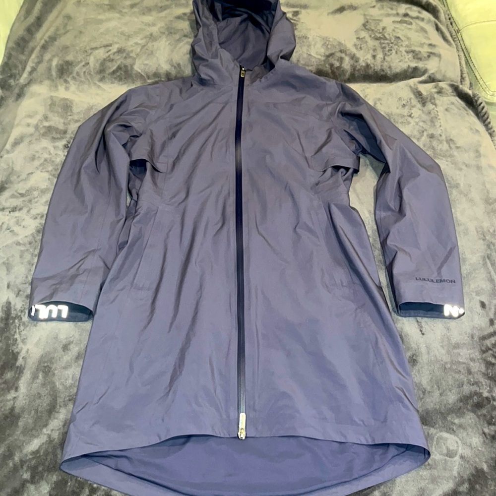 Lululemon Womens Raincoat Size 6
